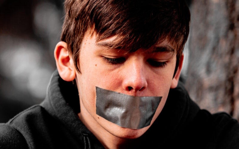 Pytamy: dlaczego pedofilia w rodzinie to temat tabu?