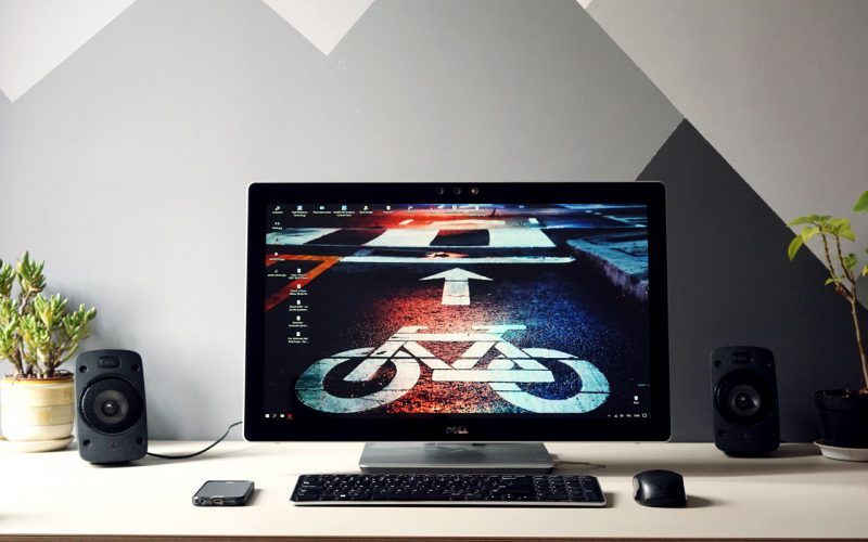 Jakie głośniki wybrać? Przedstawiamy rodzaje i popularne modele.