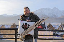 Wyblakły mit naczelnika