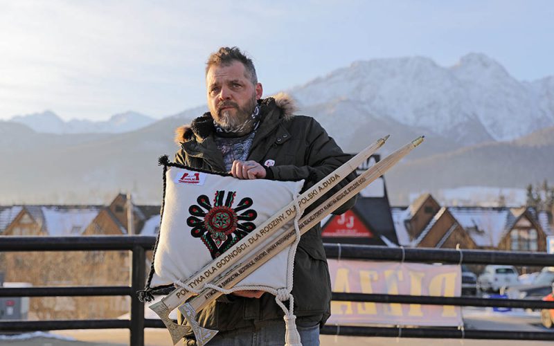 Wyblakły mit naczelnika