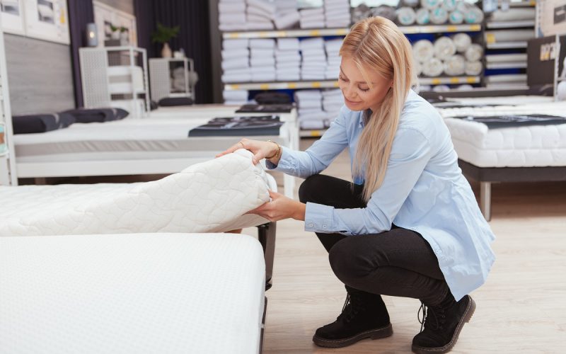 Dobry materac do spania – czym kierować się podczas jego zakupu?