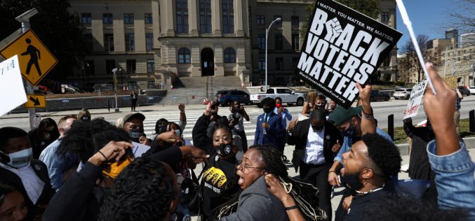 „Słuszny kapitalizm” walczy o rząd dusz