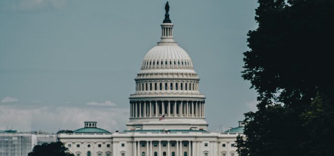 Biali ekstremiści największym zagrożeniem dla USA