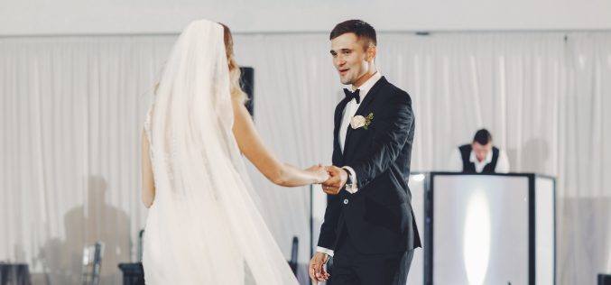 Oprawa muzyczna małej i dużej zabawy weselnej. Jakiego wybrać wykonawcę?