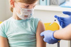 Świat zaczyna szczepić dzieci przeciw COVID-19