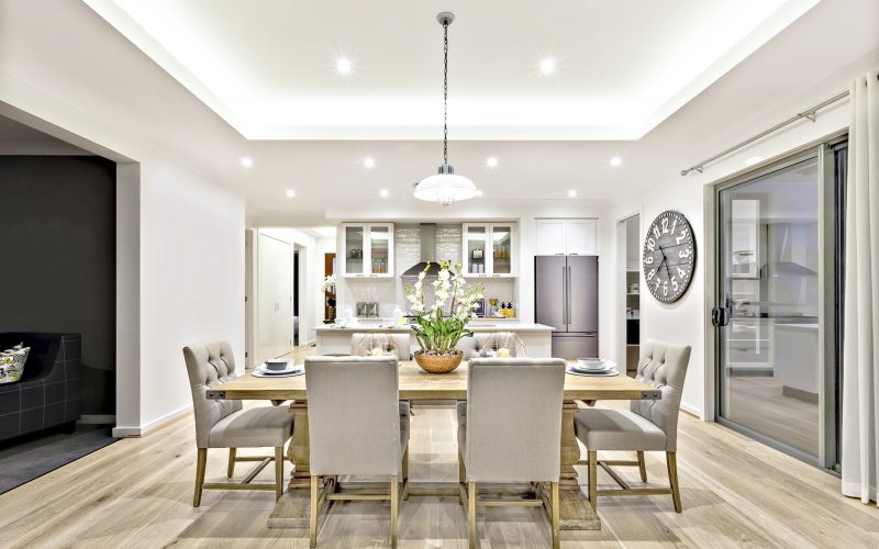 Jak rozmieścić halogeny w suficie podwieszanym?