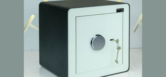 Sejf ścienny do domu – jaki wybrać, gdzie kupić i na co zwrócić uwagę? Poradnik zakupowy