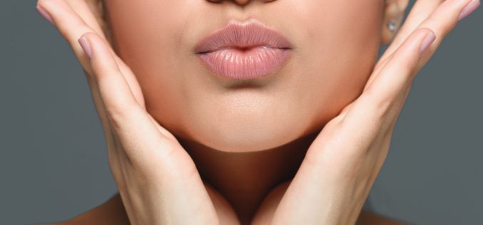 Usta pod&nbsp;lupą – niech&nbsp;będą piękne tego lata!