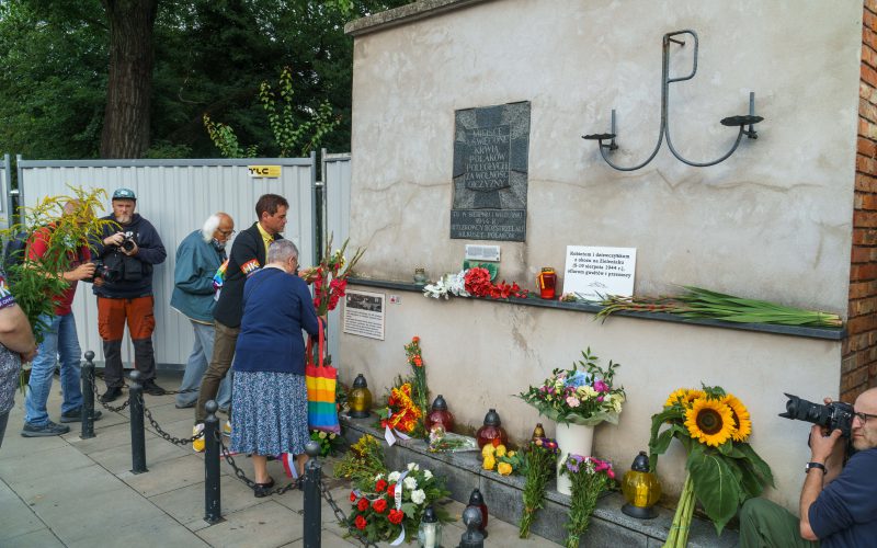Warszawa uczciła ofiary gwałtów w obozie na Zieleniaku