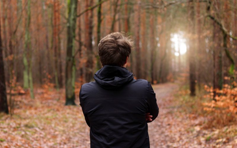 Modne kurtki przejściowe męskie