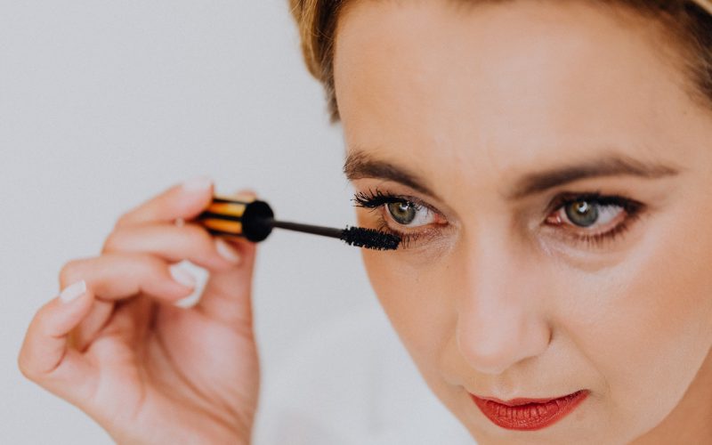 Drogeryjne odżywki do rzęs. Czy warto je stosować?