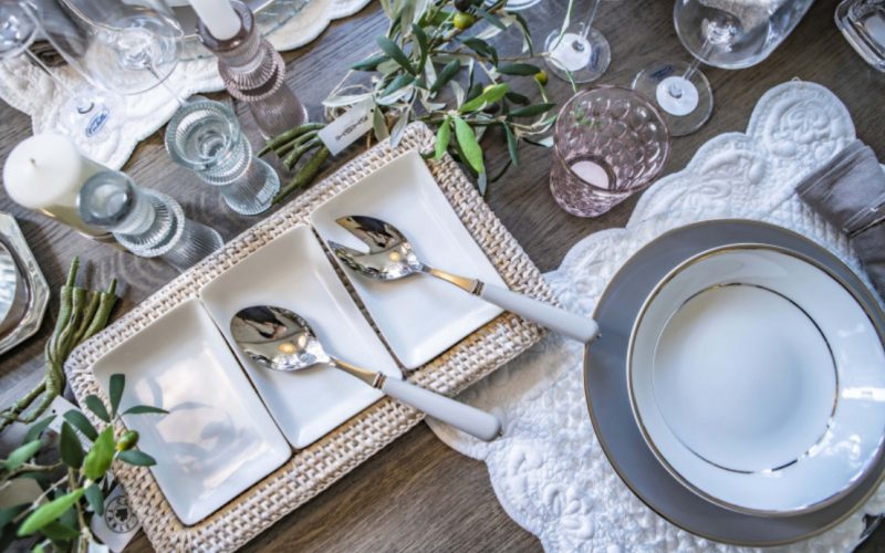 Nie tylko obrus – jak nakryć stół na specjalne okazje?