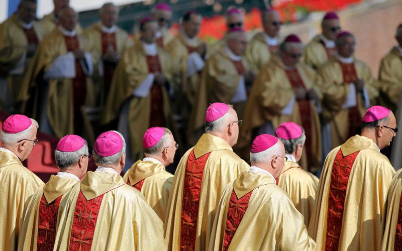 Watykański bat na biskupów