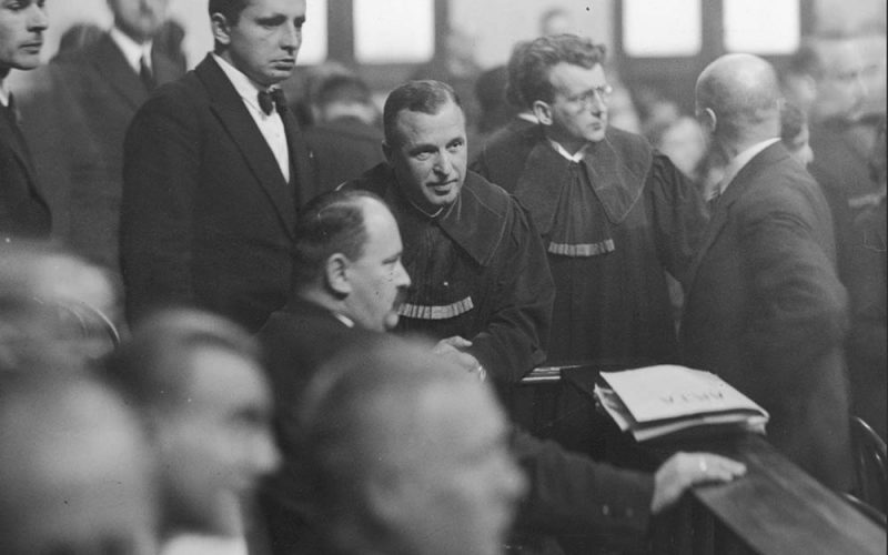 Uwięzić opozycję!