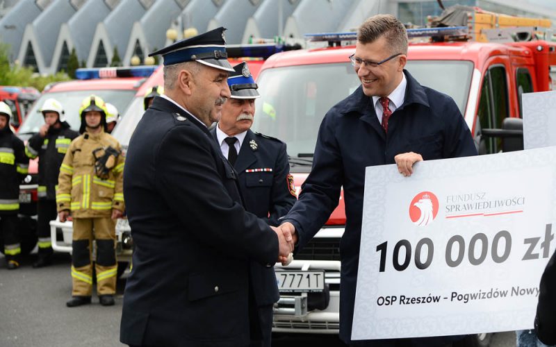 Banaś uderza w Ziobrę