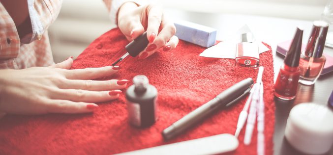 Najmodniejsze pyłki do zdobienia paznokci