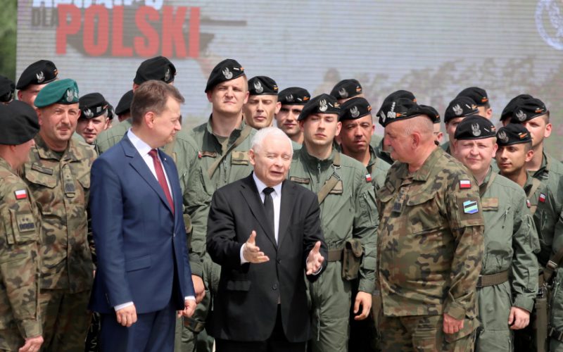 Kaczyński i Błaszczak  straszą wojną