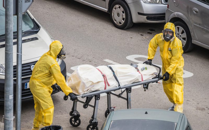 Kto powinien ponieść odpowiedzialność za nadmiarowe zgony podczas pandemii?
