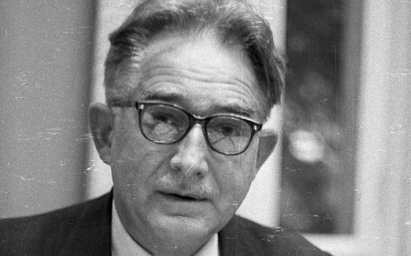 Zdekomunizowany profesor