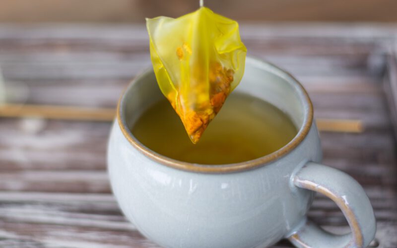 Herbata z plastikiem