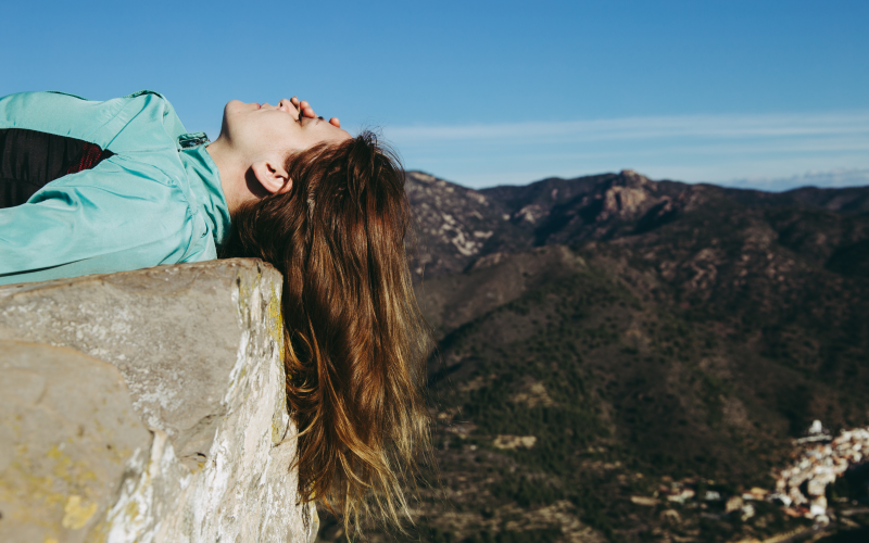 Jak uzyskać lśniące kosmyki dzięki odżywce do włosów?