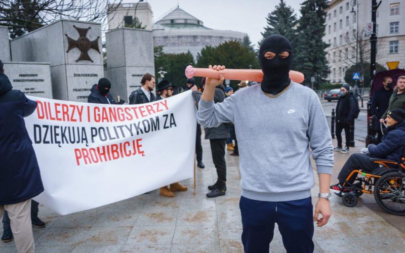 Dilerzy i gangsterzy dziękują politykom za prohibicję!