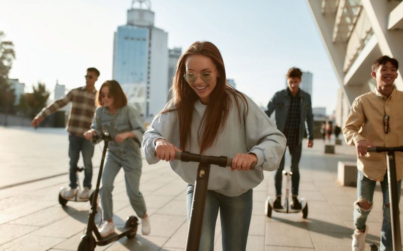 Szukasz wygodnej formy transportu po mieście? W sklepie Sportano znajdziesz rowery i hulajnogi od renomowanych producentów