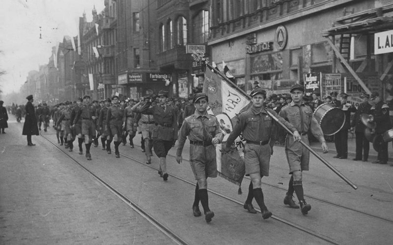 ZHP w cieniu Boga i lustracji