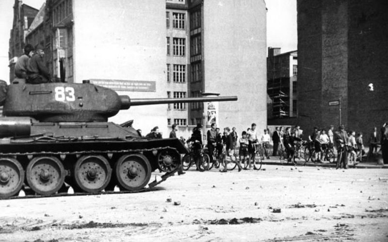 Pierwsze powstanie w demoludach