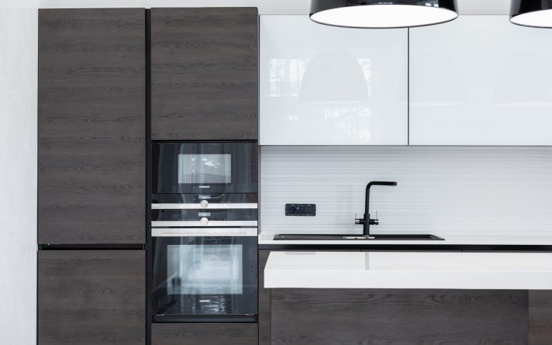 Lodówka do zabudowy czy wolnostojąca – jakie są różnice?
