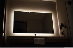 3 sposoby na podświetlenie lustra