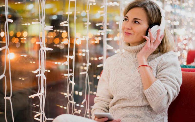 Muzyka świąteczna – poczuj bożonarodzeniowy klimat w swoim domu!