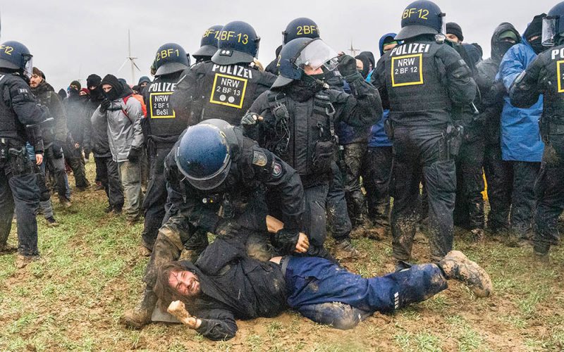 Transformacja grzęźnie w błocie pod Lützerath