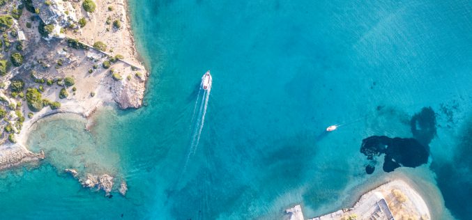 Rejsy po wyspach greckich – jakimi jachtami najlepiej żeglować w tym regionie?