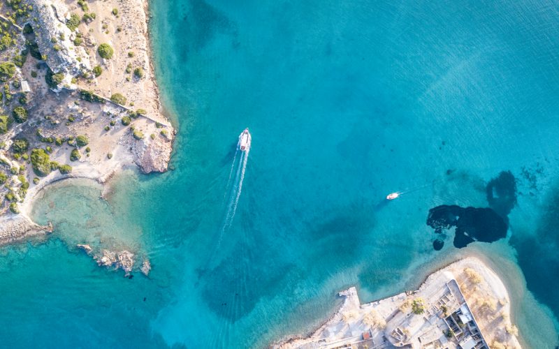 Rejsy po wyspach greckich – jakimi jachtami najlepiej żeglować w tym regionie?