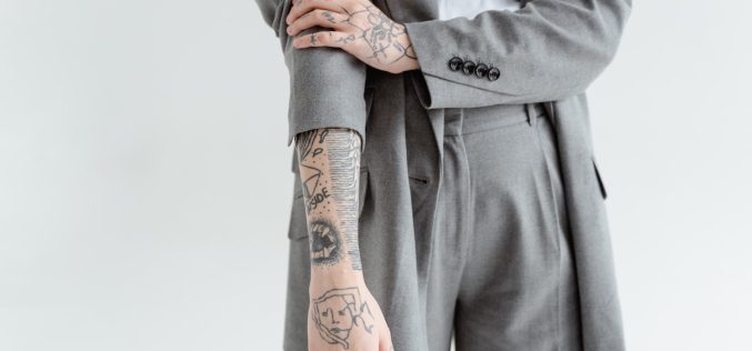 Tatuaż krzyż – symbolika, historia i przesłanie