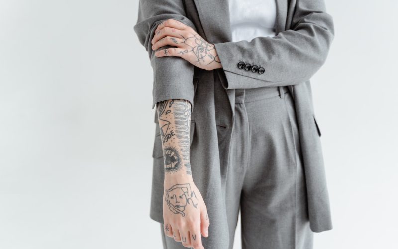 Tatuaż krzyż – symbolika, historia i przesłanie