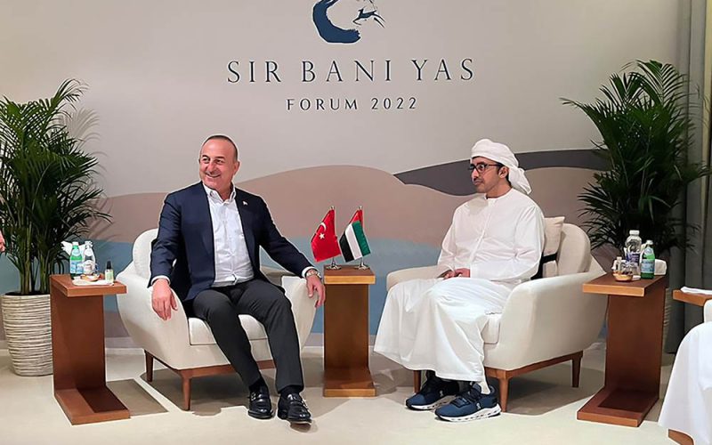 Między demokracją a tyranią