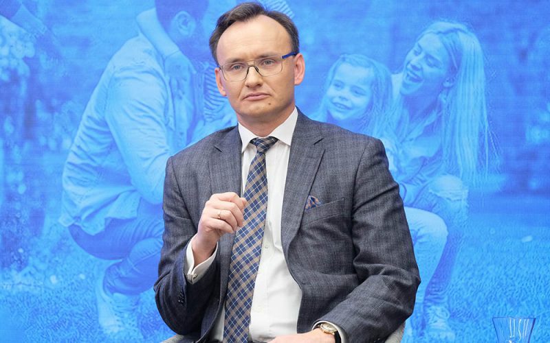 Rzecznik praw dziecka milczy i szkodzi