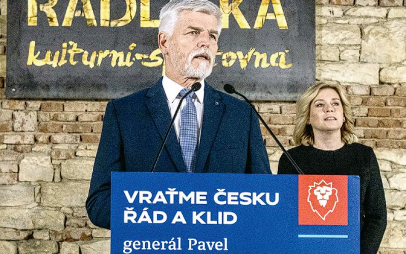 Czeski prezydent w mundurze?