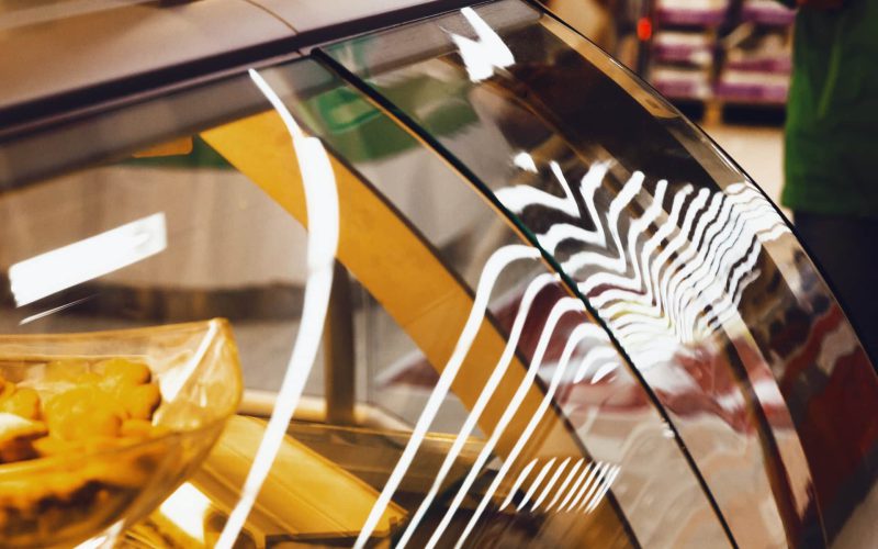 Zalety korzystania z witryny chłodniczej nastawnej w lokalu gastronomicznym