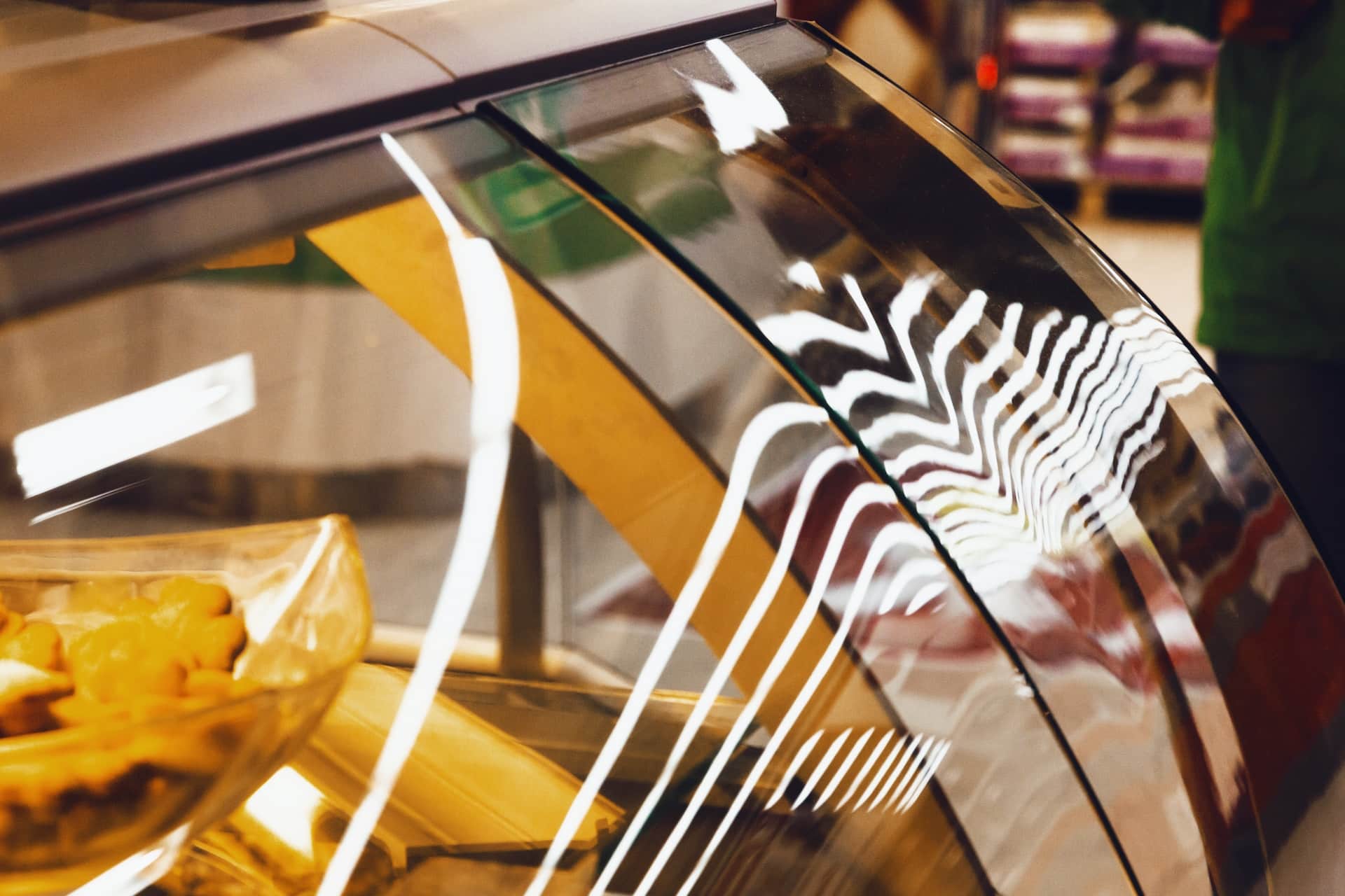 Zalety korzystania z witryny chłodniczej nastawnej w lokalu gastronomicznym