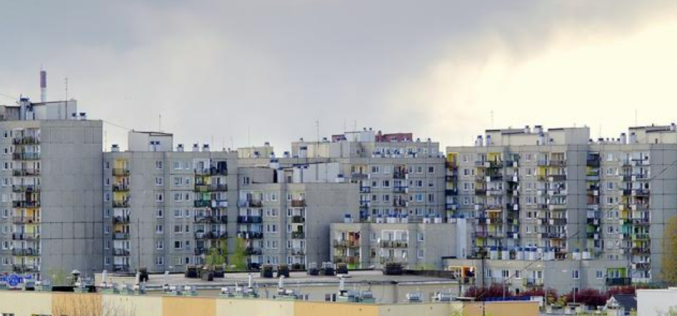 Osiedla z PRL – czy warto na nich mieszkać? Poradnik pośrednika