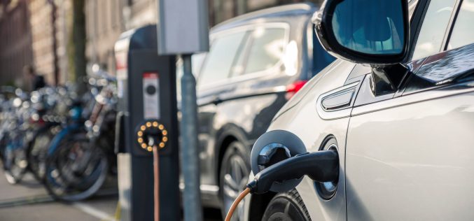 Auta elektryczne w Polsce – co warto wiedzieć przed zakupem?