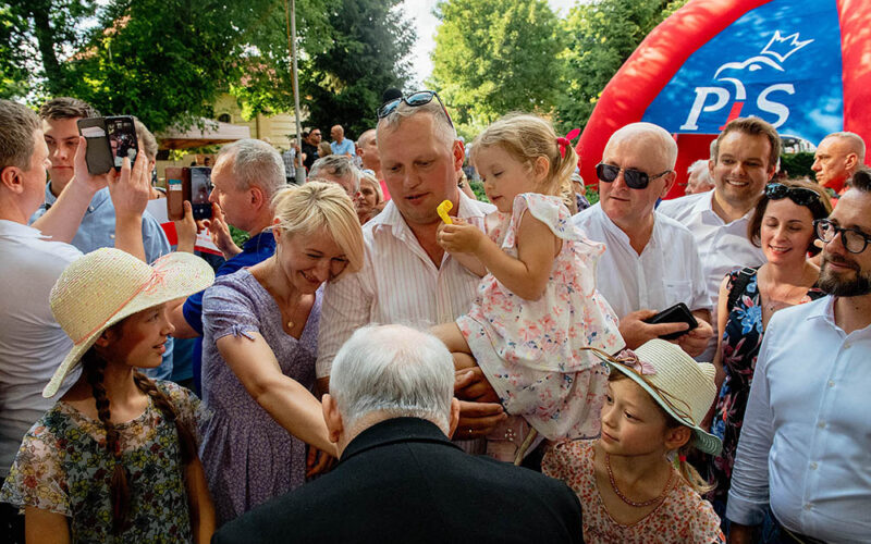 Polityka 2023 – Twitter i festyny