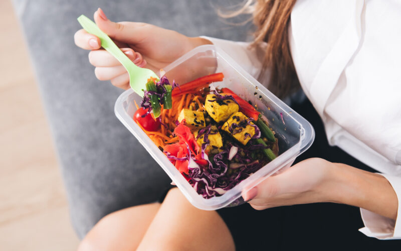 Catering dietetyczny dla singli – jakie są korzyści?