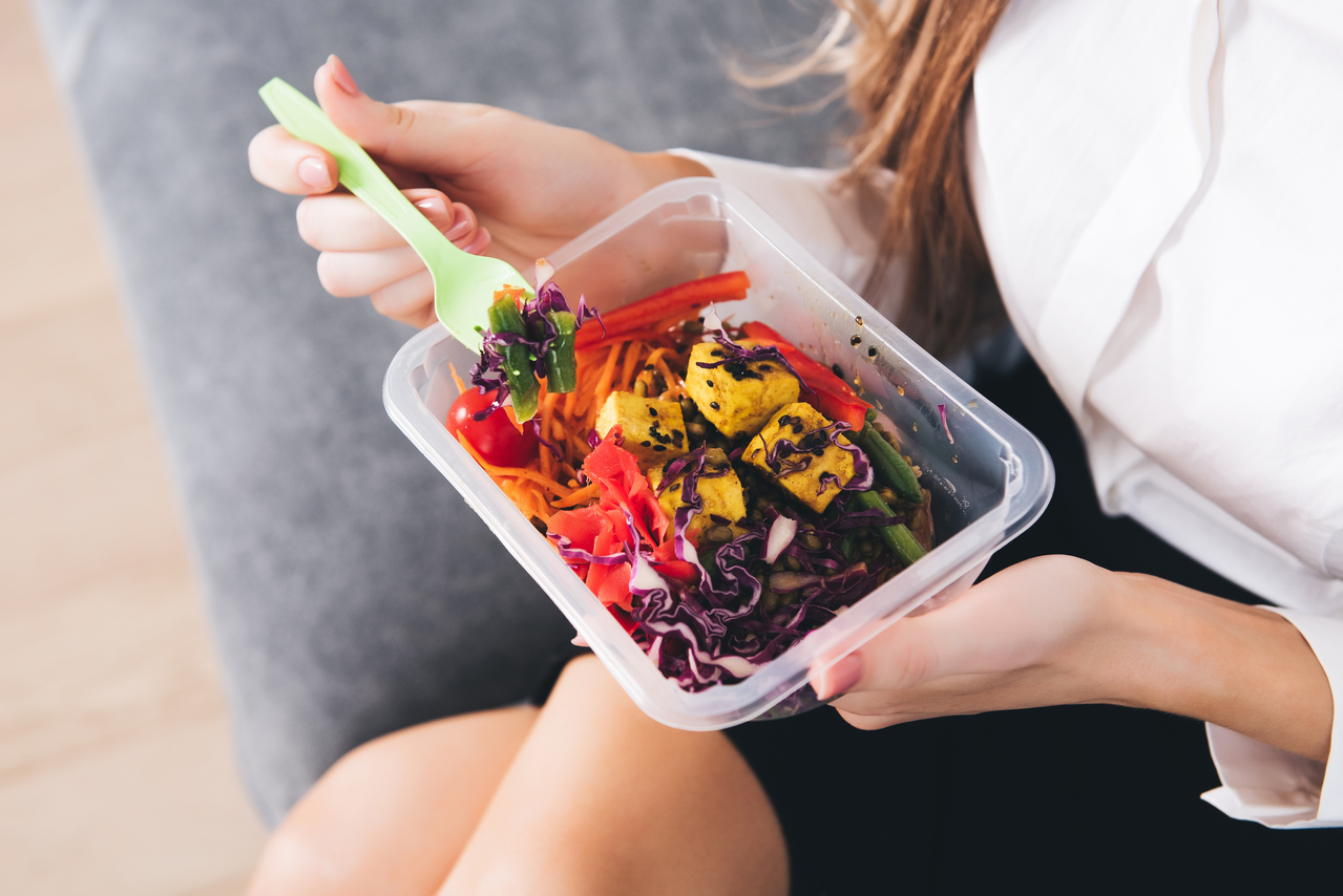 Catering dietetyczny dla singli – jakie są korzyści?