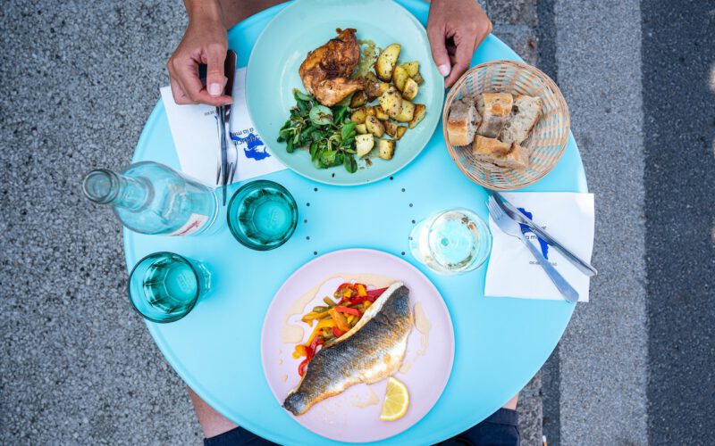 Przewodnik po najpopularniejszych sosach i dodatkach do ryb