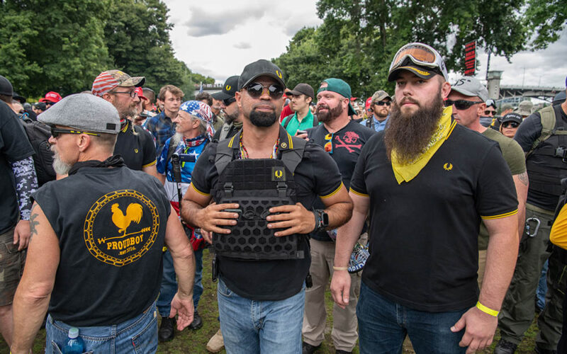 Jak Dumne Chłopaki skompromitowały Trumpa