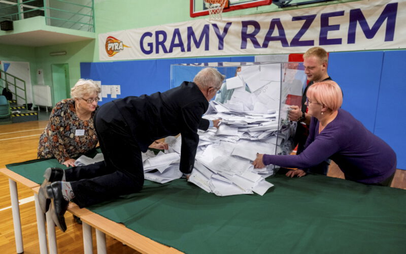 Symetryzm dał zwycięstwo opozycji